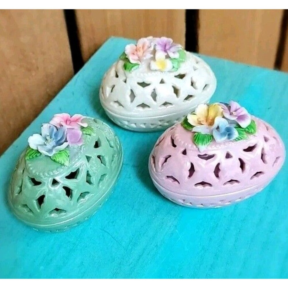 Set of 3 Ceramic Pearlized Eggs with Flowers Pink Green Cream Spring Easter
